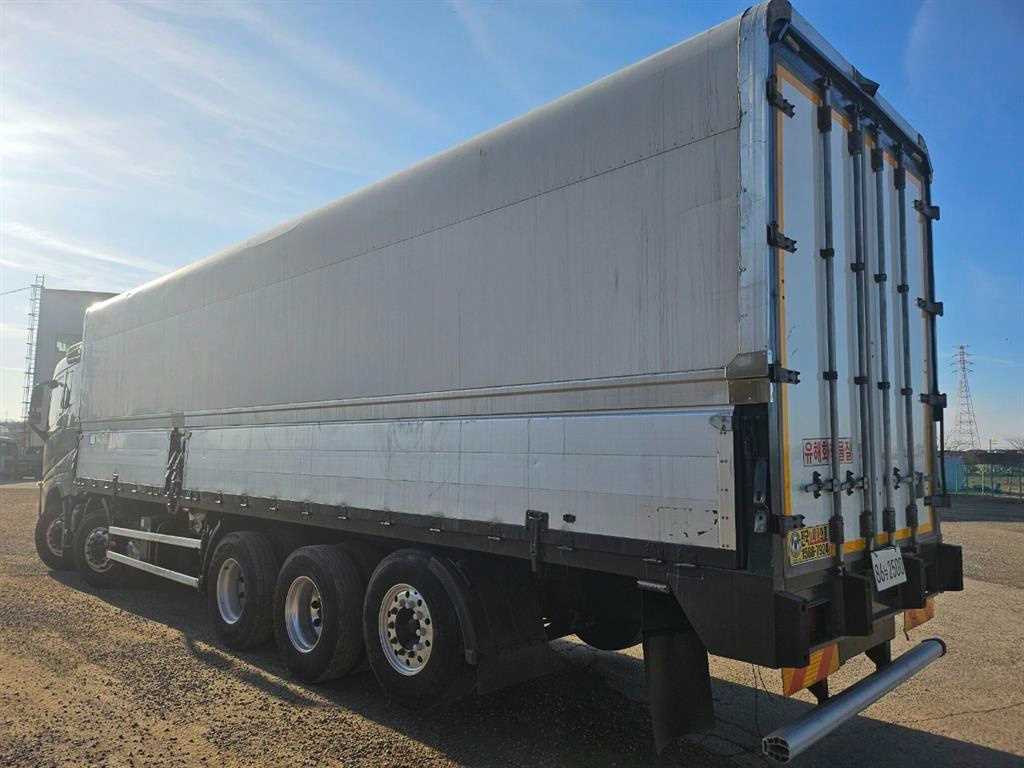 medium and large cargo truck - Vista 4