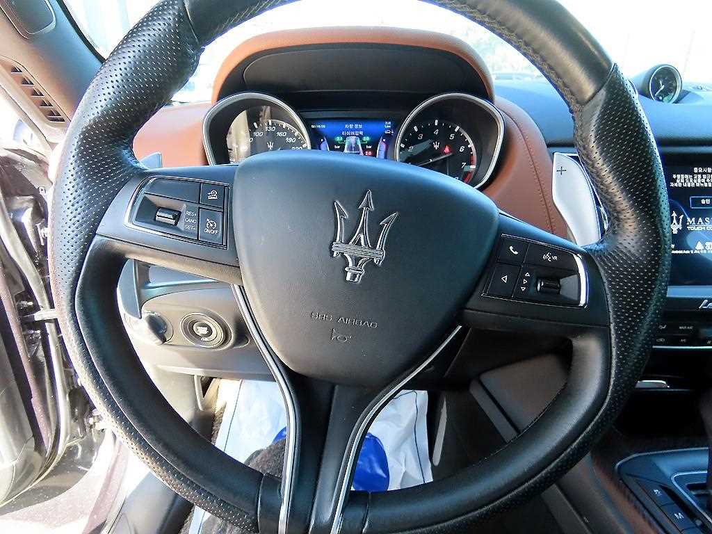 Maserati Levante - Vista 8