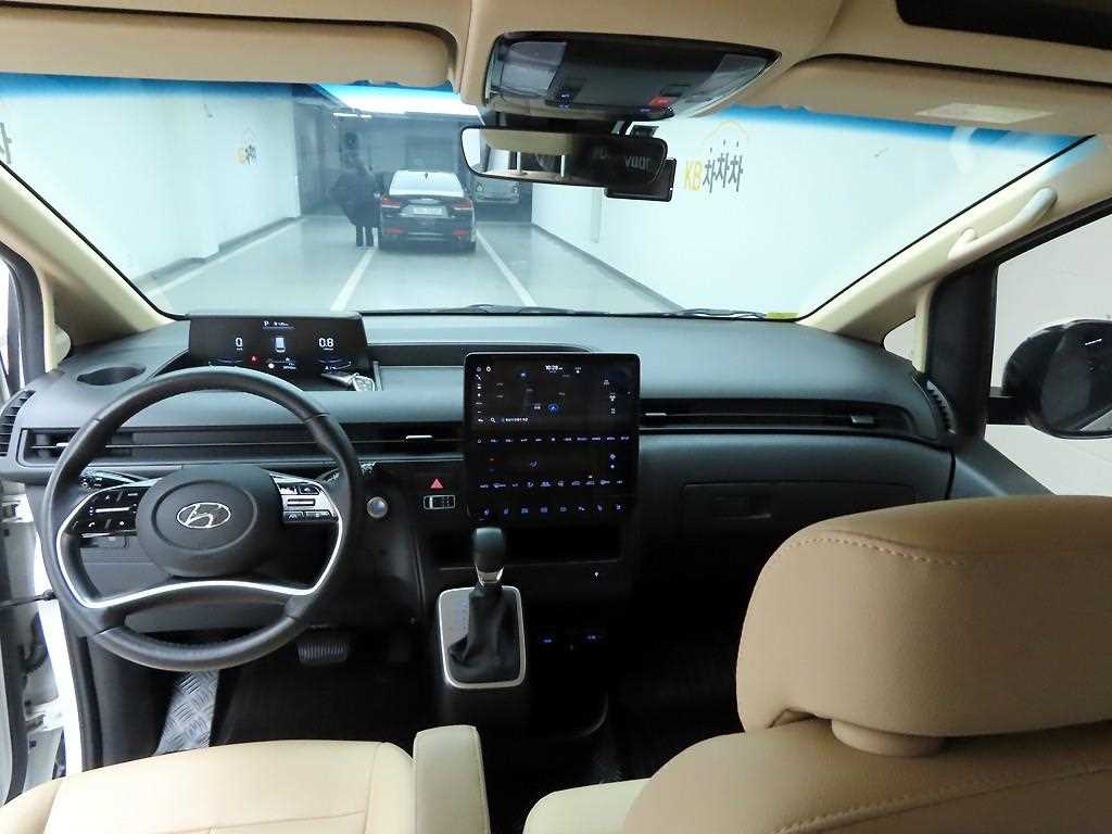 HYUNDAI Staria - Vista 8