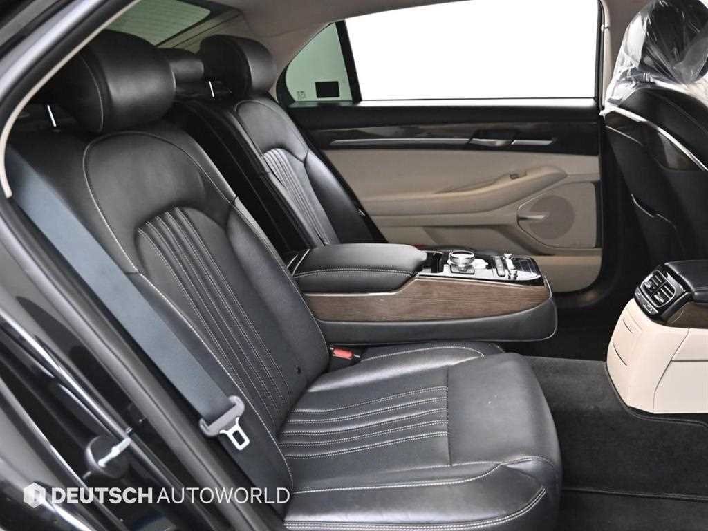 Genesis G90 - Vista 12