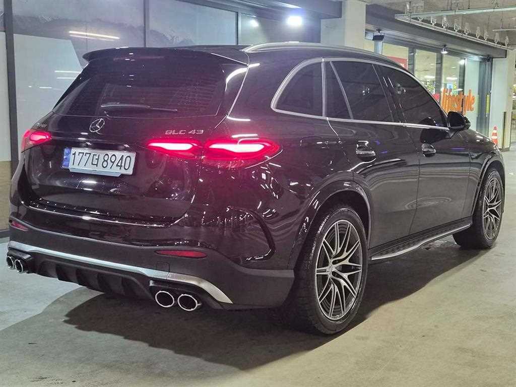Mercedes Benz GLC Class - Vista 4