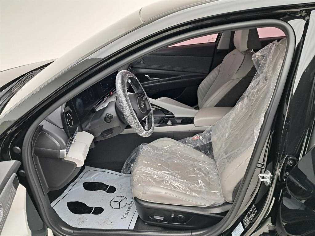 HYUNDAI Avante - Vista 11