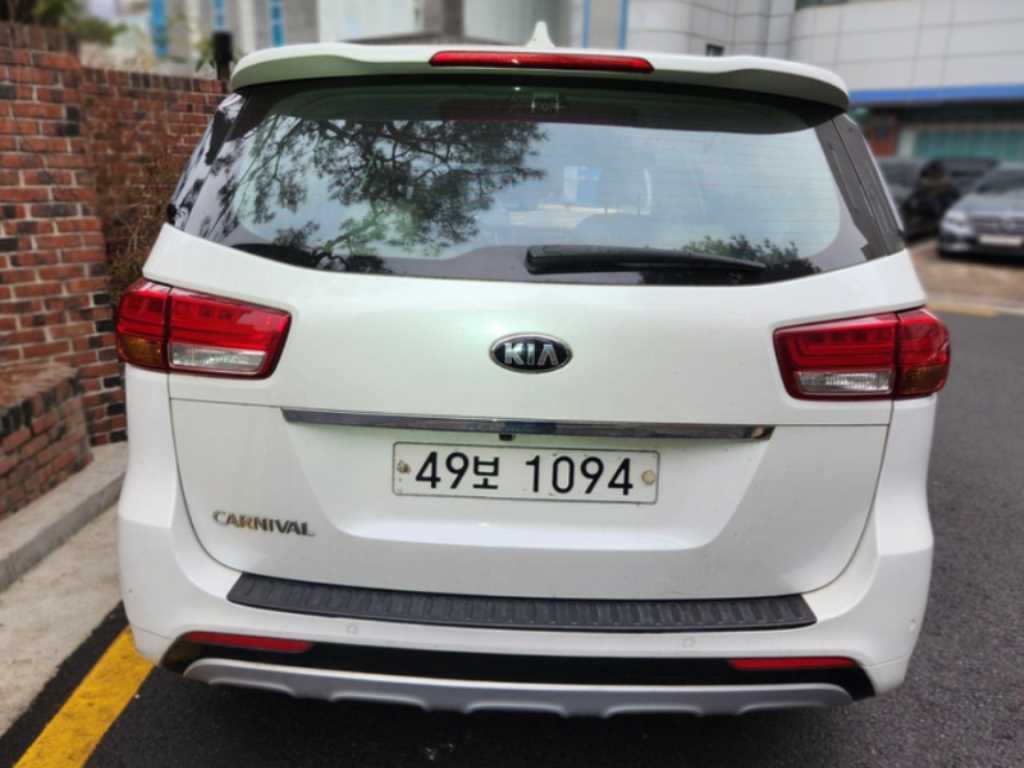KIA Carnival - Vista 4