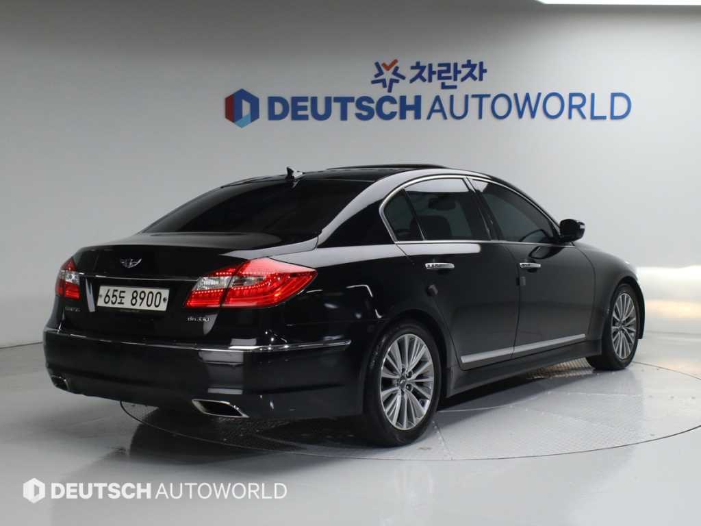 HYUNDAI Genesis - Vista 2