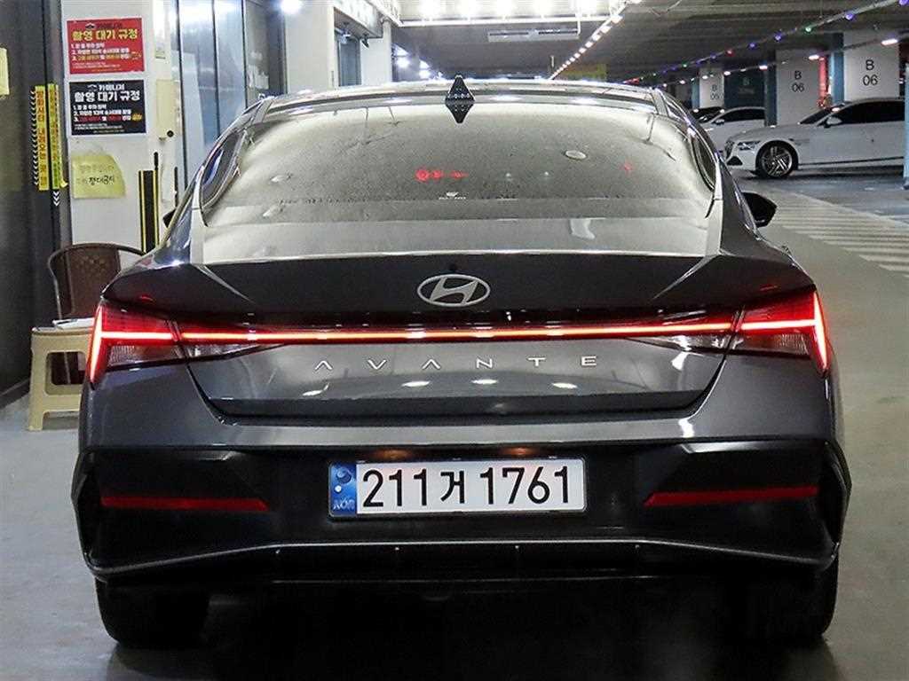 HYUNDAI Avante - Vista 5