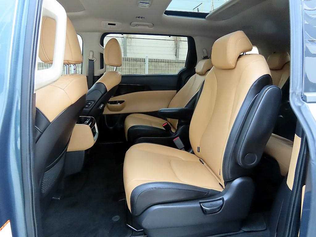 KIA Carnival - Vista 6
