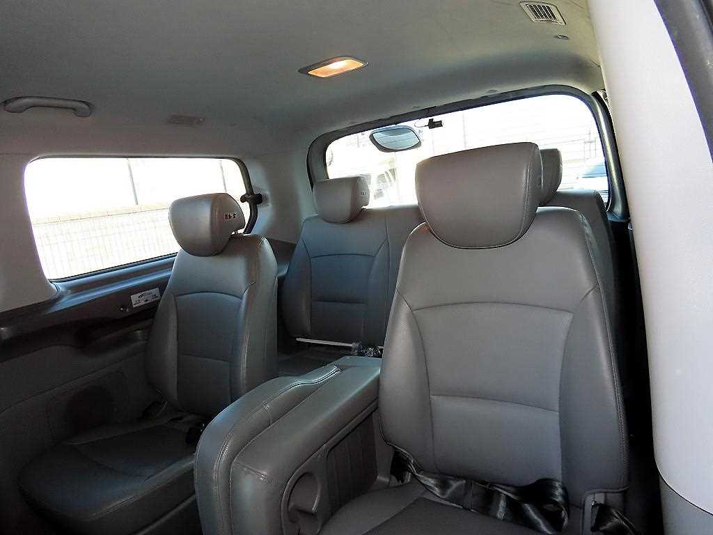 HYUNDAI Starex - Vista 7