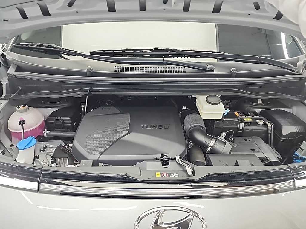 HYUNDAI Staria - Vista 5