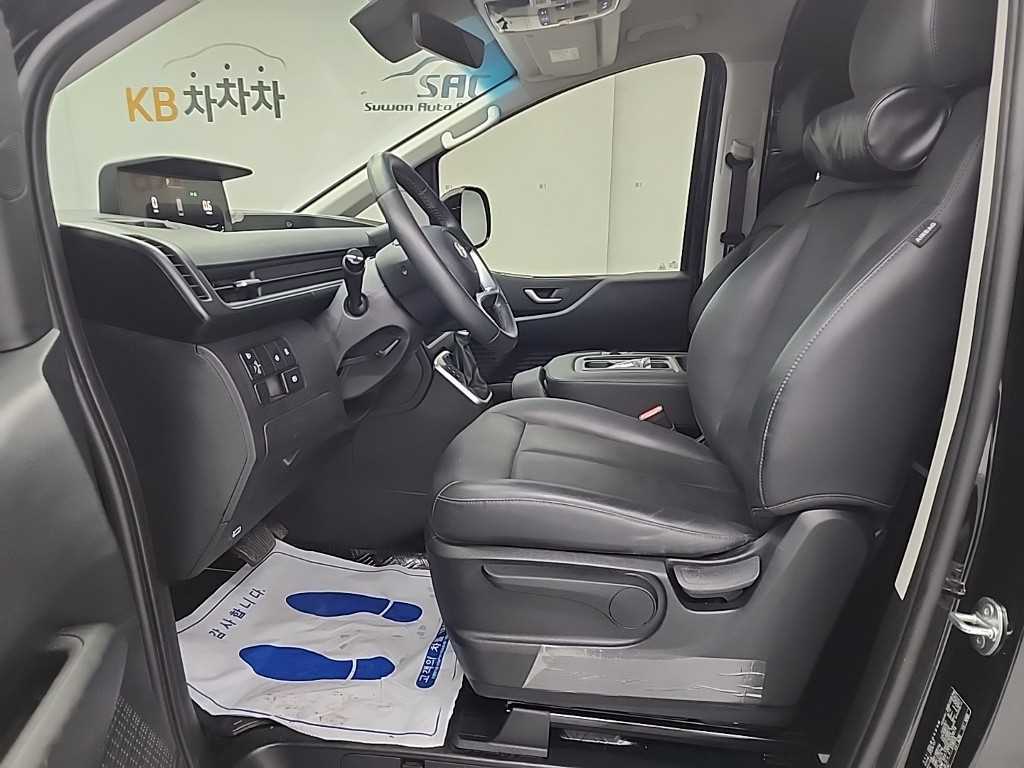 HYUNDAI Staria - Vista 11