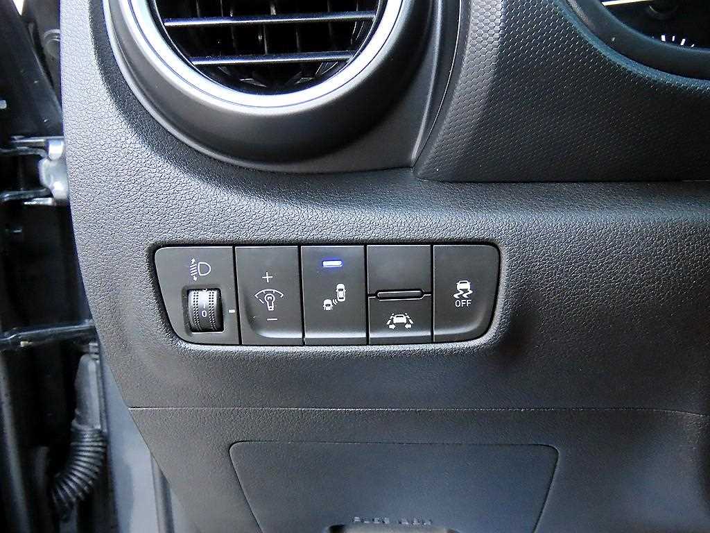 HYUNDAI Kona - Vista 12