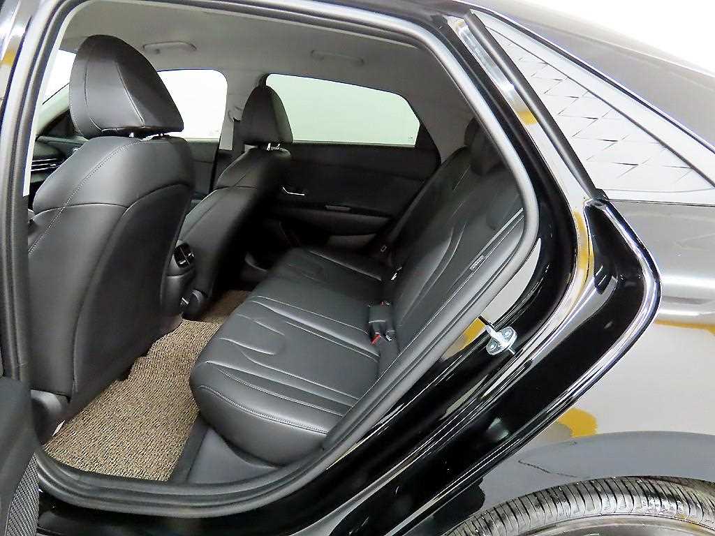 HYUNDAI Avante - Vista 6