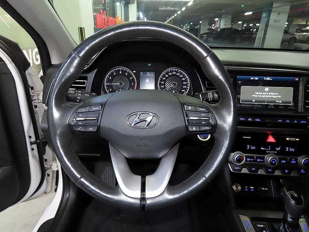 HYUNDAI Avante - Vista 7