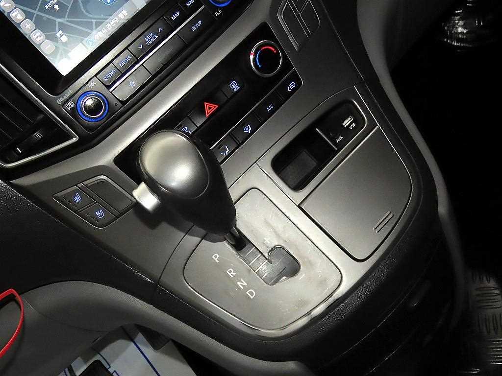 HYUNDAI Starex - Vista 12