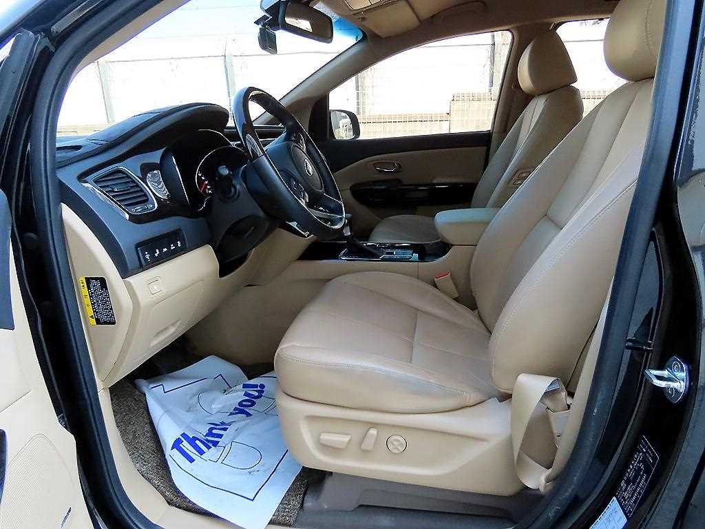 KIA Carnival - Vista 5