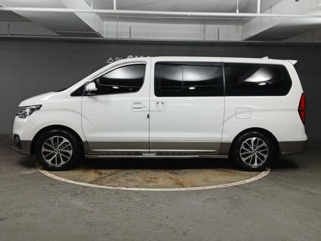 HYUNDAI Starex - Vista 2