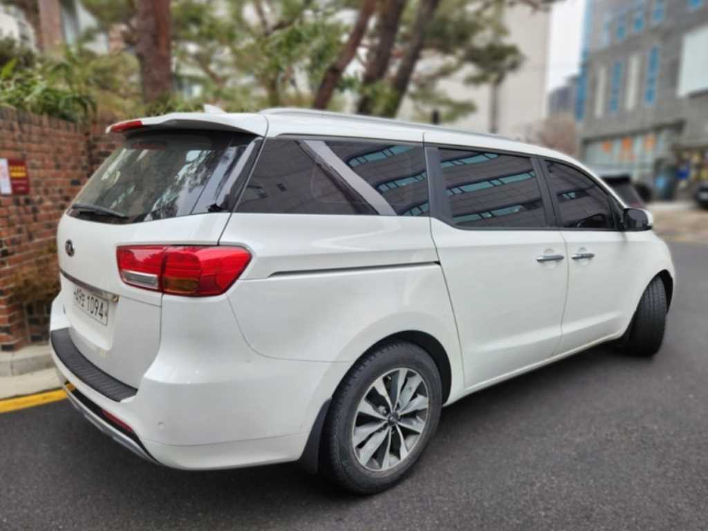 KIA Carnival - Vista 6