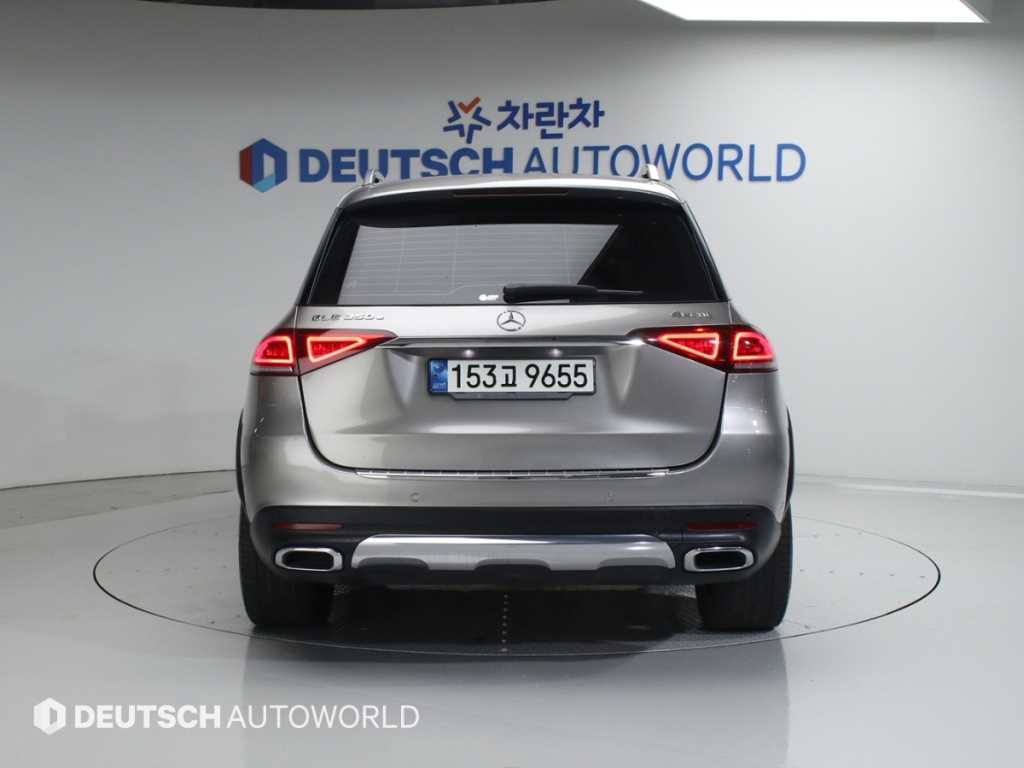 Mercedes Benz GLE Class - Vista 4