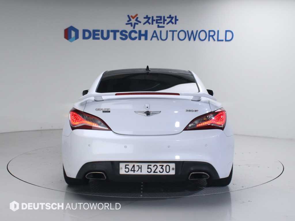 HYUNDAI Genesis - Vista 4