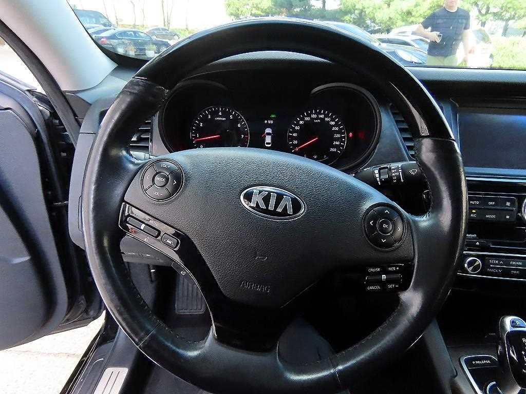 KIA K9 - Vista 8