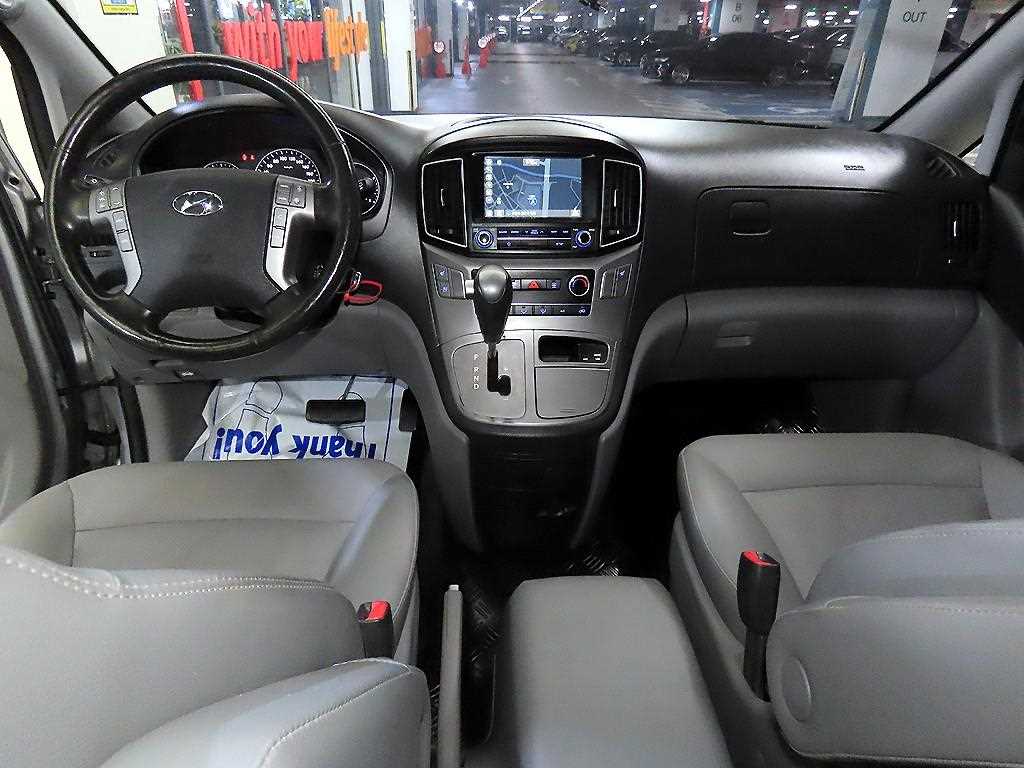 HYUNDAI Starex - Vista 10