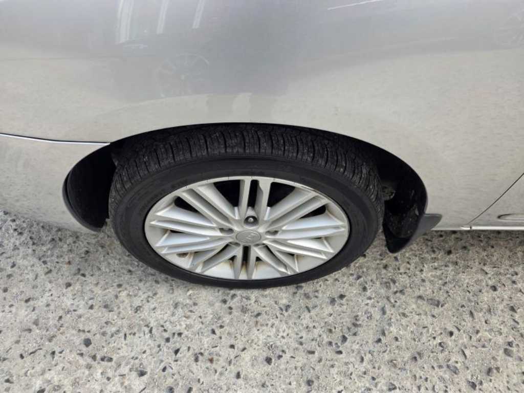 KIA Carens - Vista 9