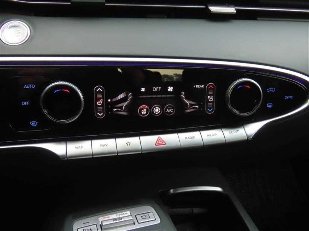 Genesis GV70 - Vista 7