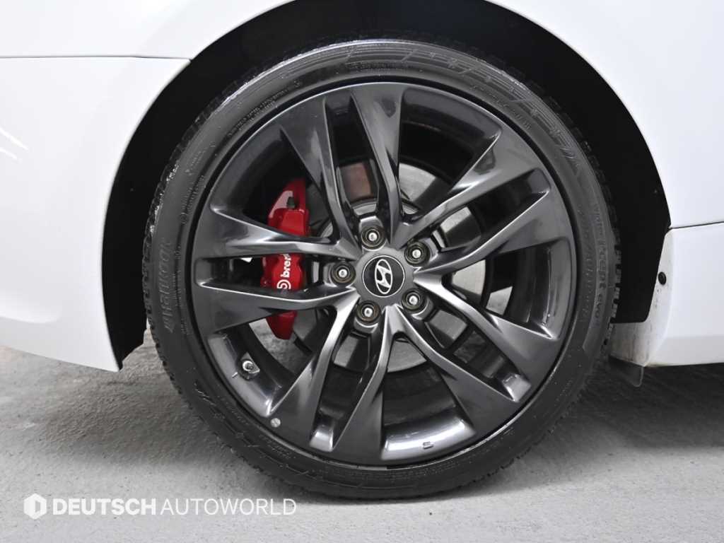 HYUNDAI Genesis - Vista 5