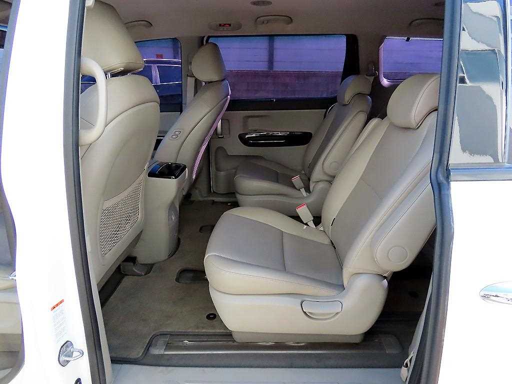 KIA Carnival - Vista 6