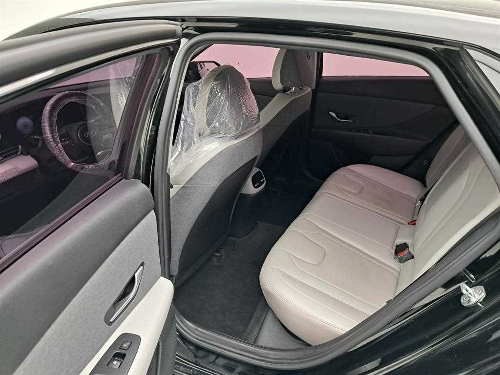 HYUNDAI Avante - Vista 12