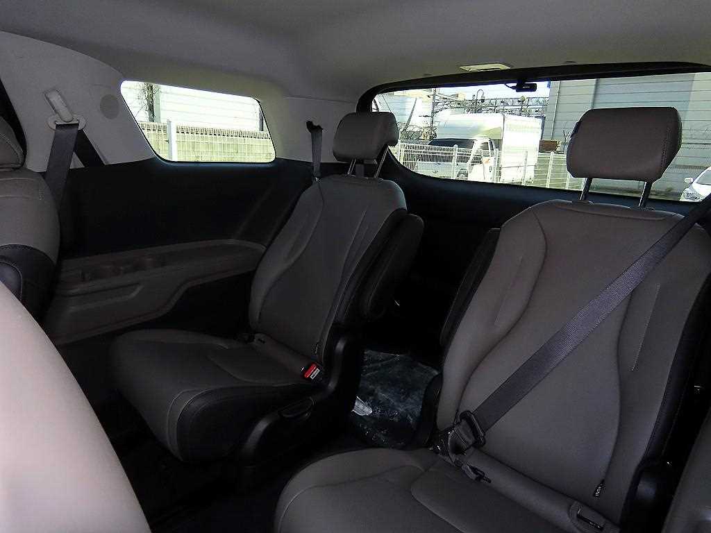 KIA Carnival - Vista 7