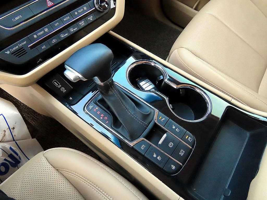 KIA Carnival - Vista 11