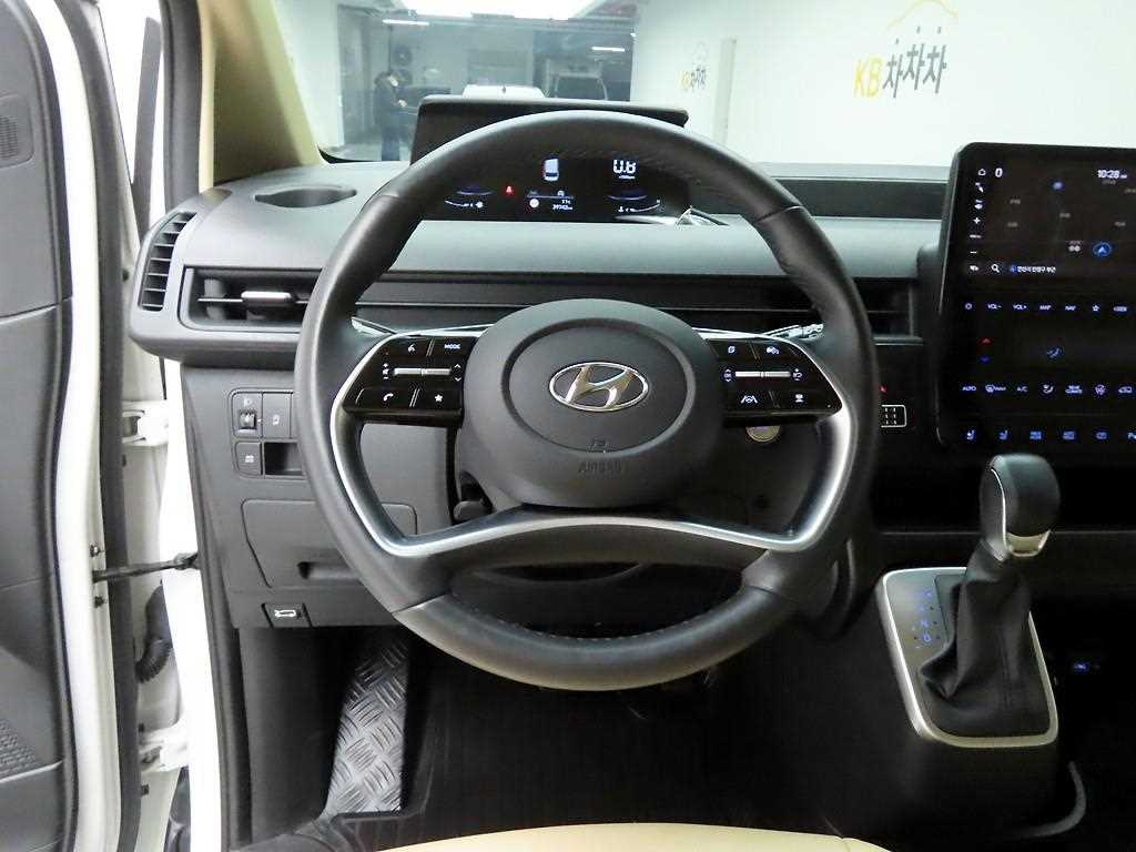 HYUNDAI Staria - Vista 7