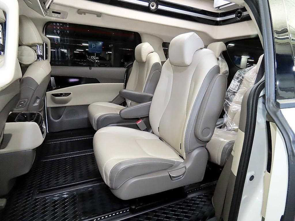 KIA Carnival - Vista 7