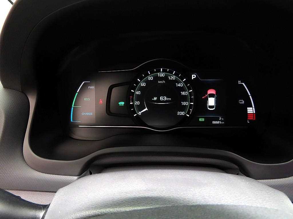 HYUNDAI Ioniq - Vista 9