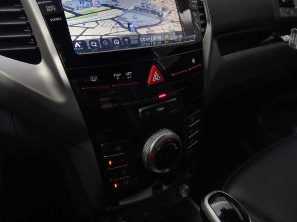 Ssangyong Tivoli 2016 Blanco - Importación desde Corea - HF Imports Iquique - Foto 14