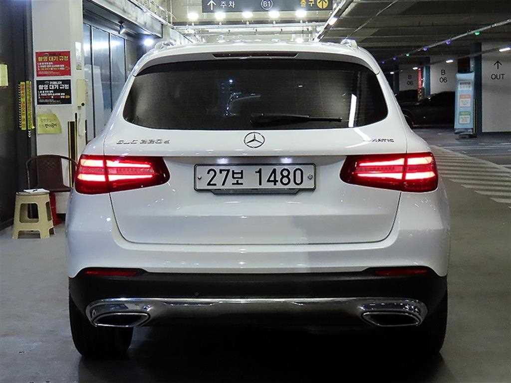 Mercedes Benz GLC Class - Vista 5