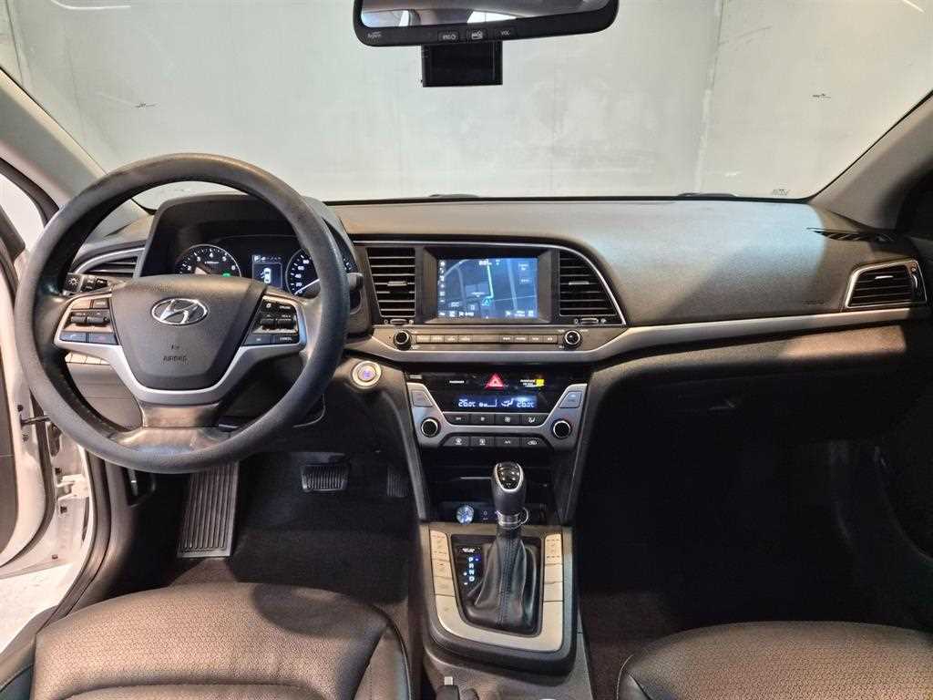 HYUNDAI Avante - Vista 7