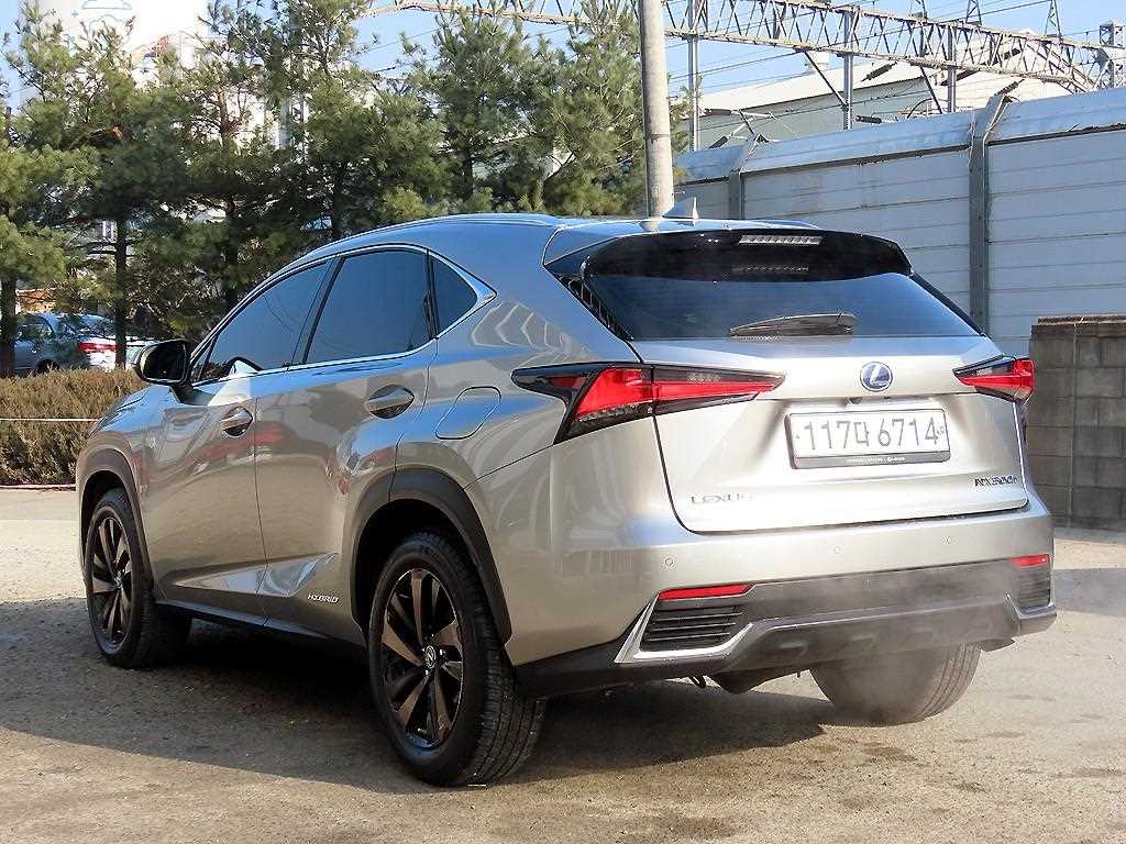 Lexus NX - Vista 3