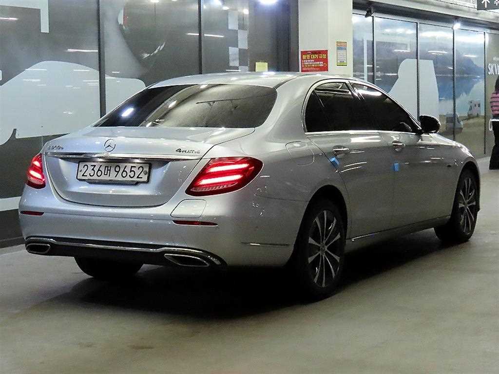 Mercedes Benz E class - Vista 4