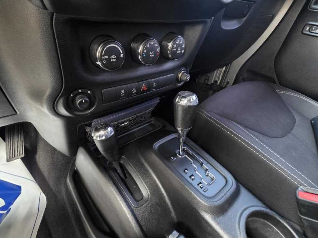 Jeep Wrangler 2014 Plateado - Importación desde Corea - HF Imports Iquique - Foto 14