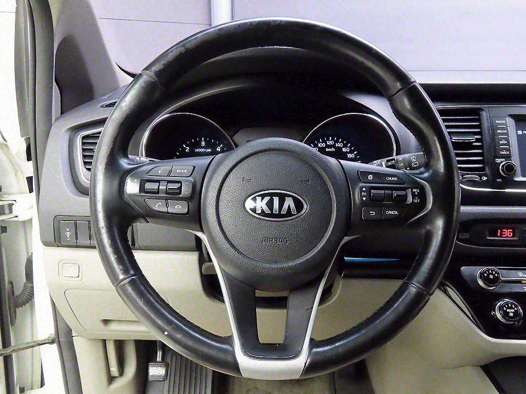 KIA Carnival - Vista 9