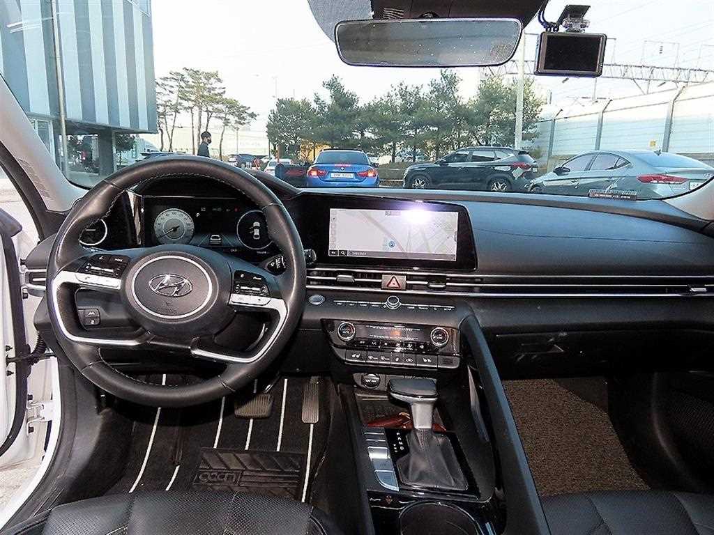 HYUNDAI Avante - Vista 7