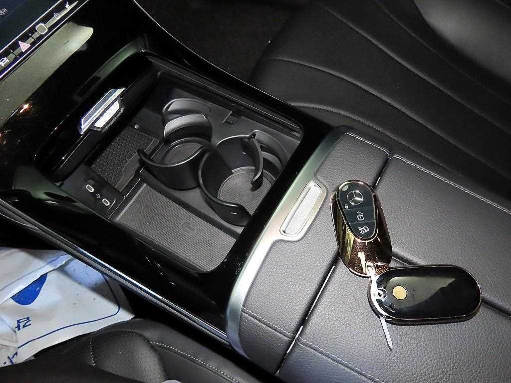 Mercedes Benz EQE - Vista 10