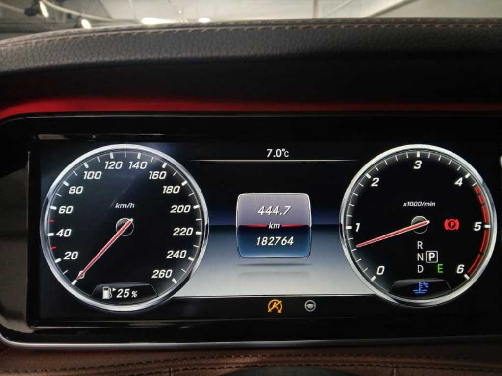 Mercedes Benz S Class - Vista 9