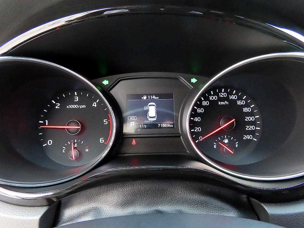 KIA Carnival - Vista 10