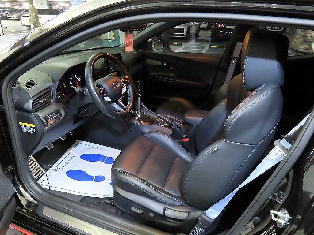 HYUNDAI Veloster - Vista 6