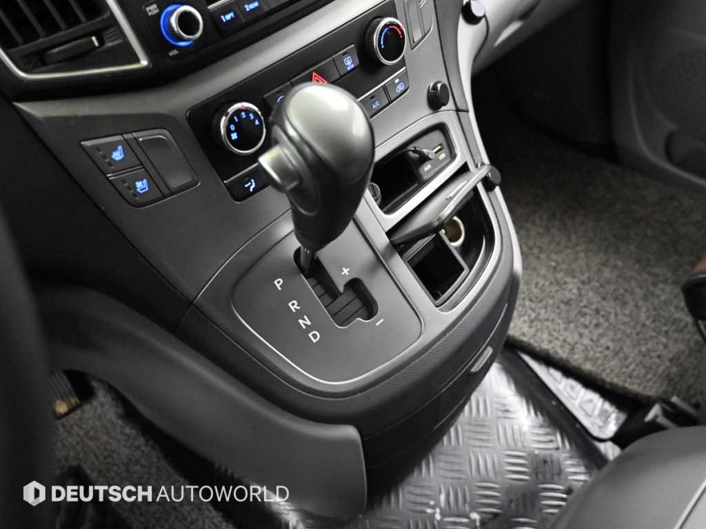 HYUNDAI Starex - Vista 9