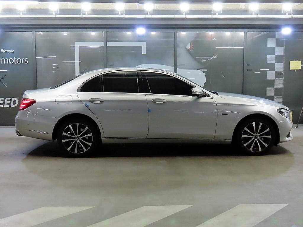 Mercedes Benz E class - Vista 3