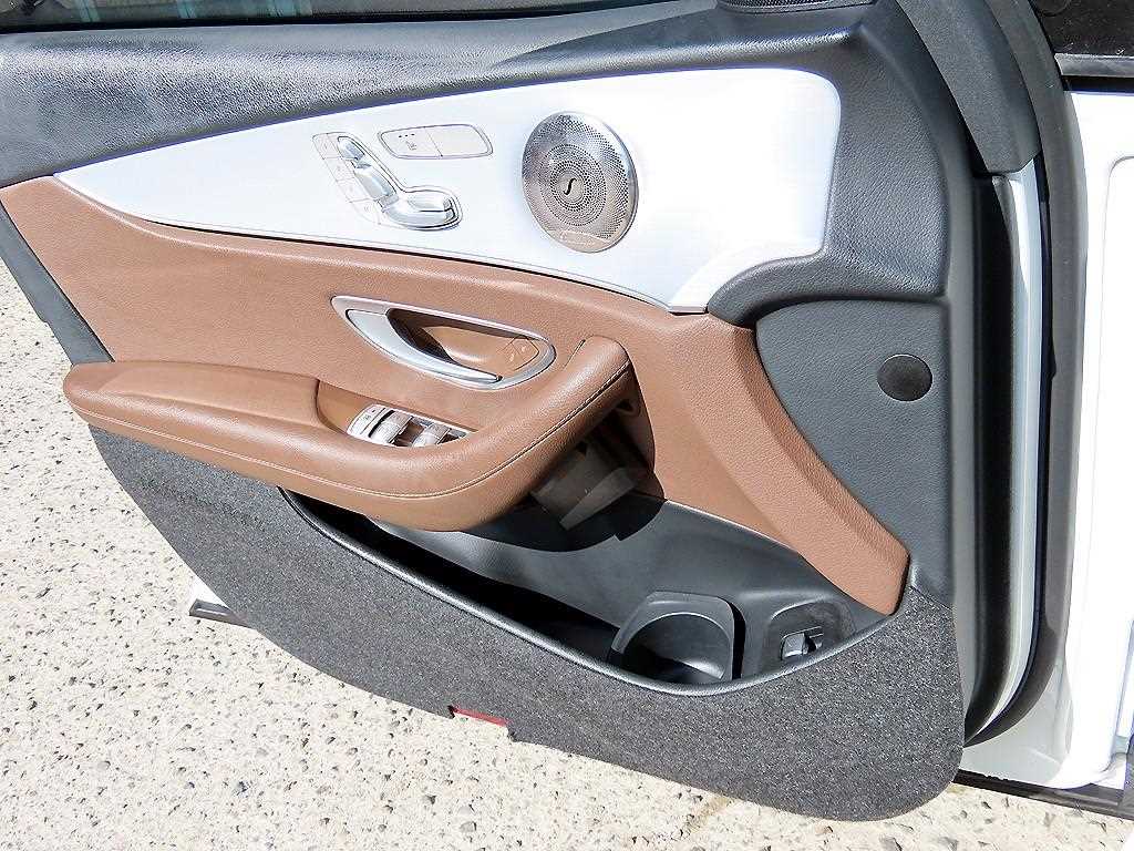 Mercedes Benz E class - Vista 11