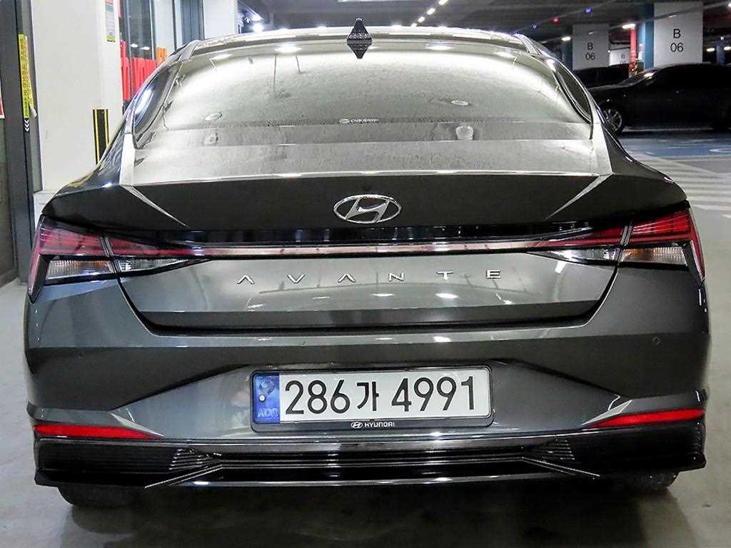 HYUNDAI Avante - Vista 5